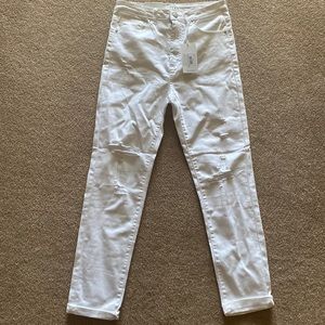 NWT- Risen destructed white jeans size 30/11